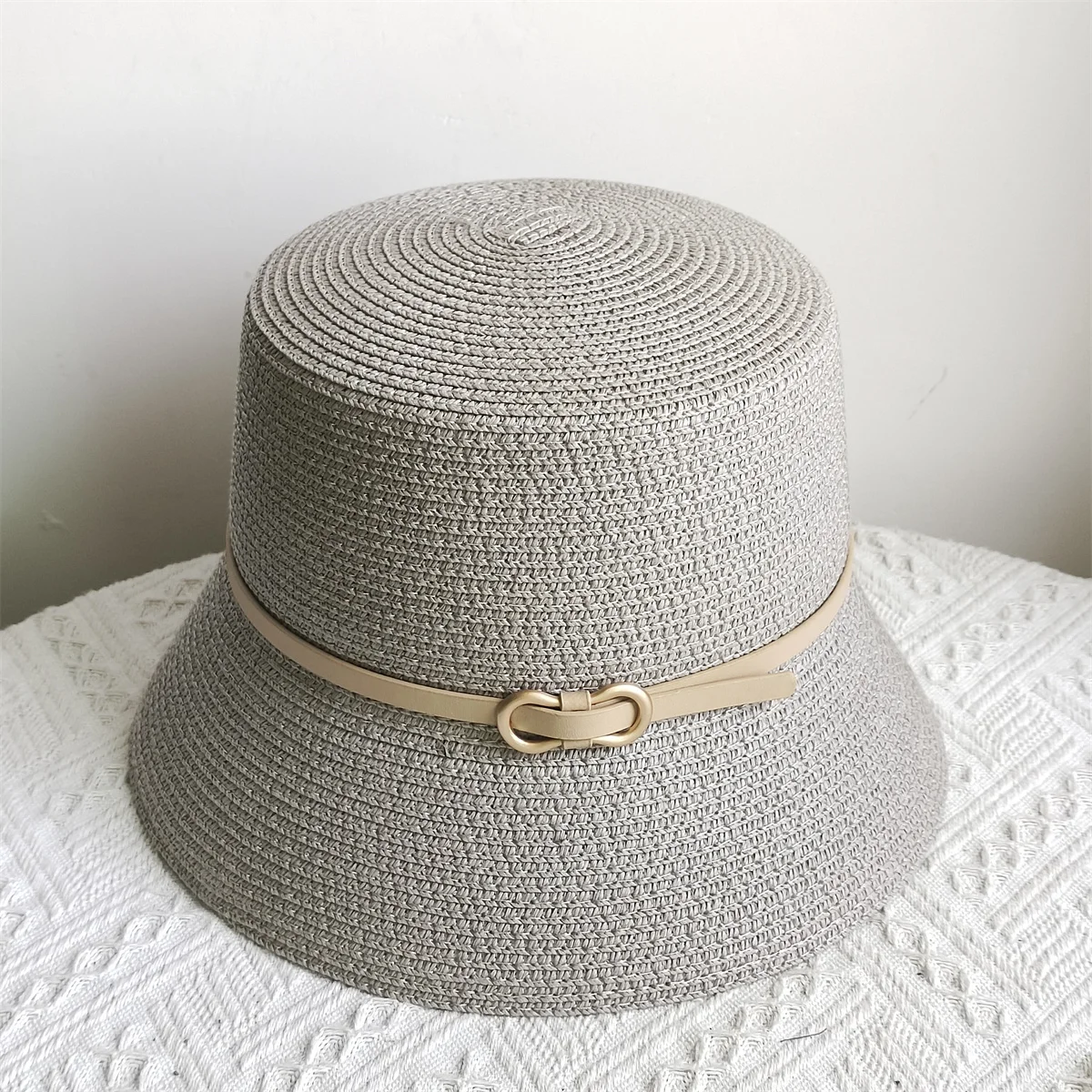 look estival avec chapeau de paille
